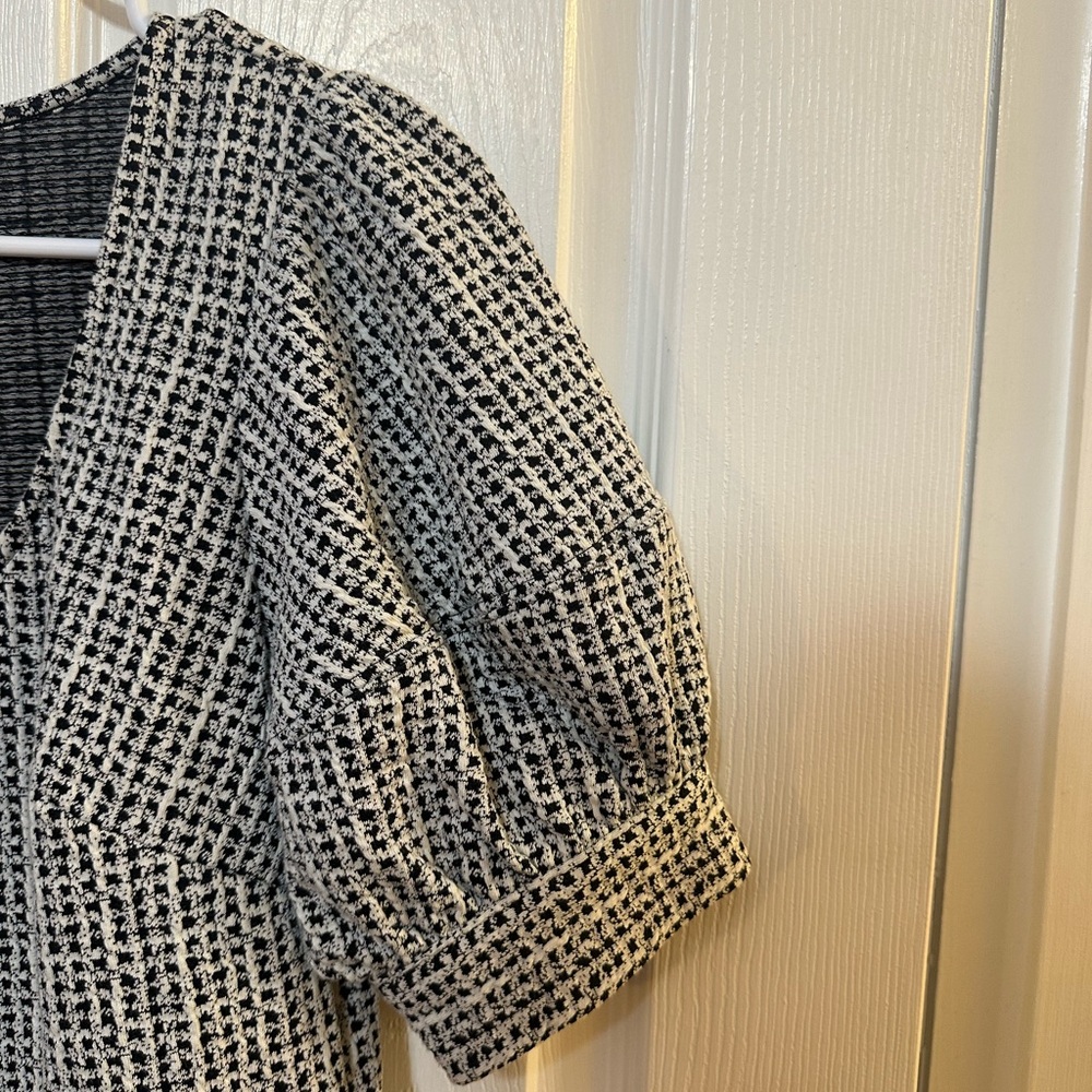 Loft Medium Petite White & Black Textured Puff-Sleeve Dress - Picture 3 of 5